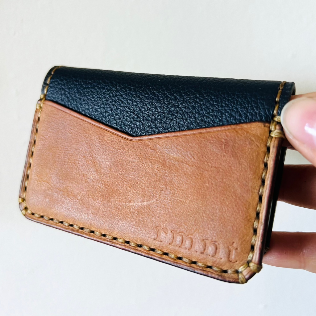 Vintage Nautical Five Pocket Bifold exterior pocket shown
